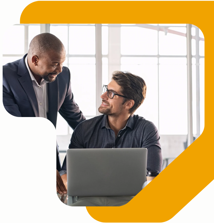 Contadores trabajando con DeclaraTIC - Gestión eficiente de declaraciones SAT Guatemala